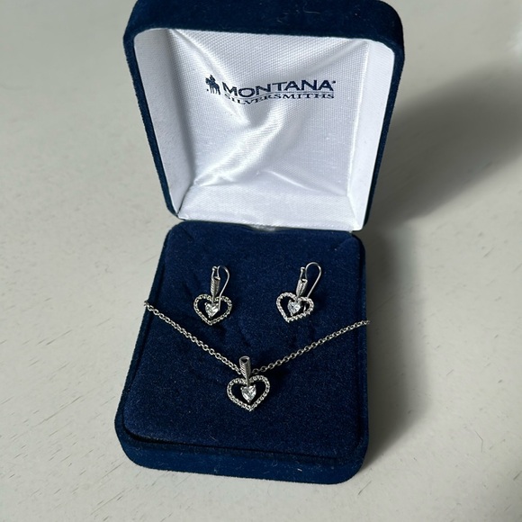 Accessories - Heart necklace & earring set